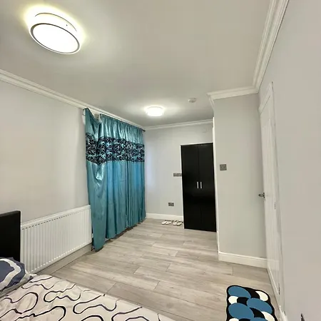 Comfy Ensuite In Colindale Homestay