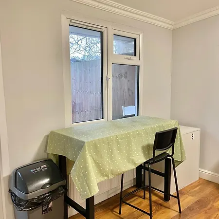 Homestay Comfy Ensuite In Colindale *