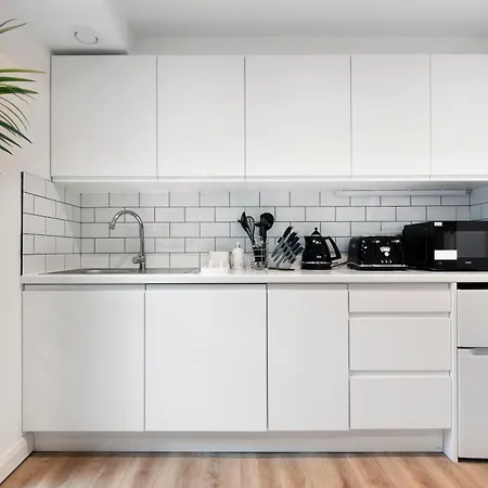Flat In Dalston, London