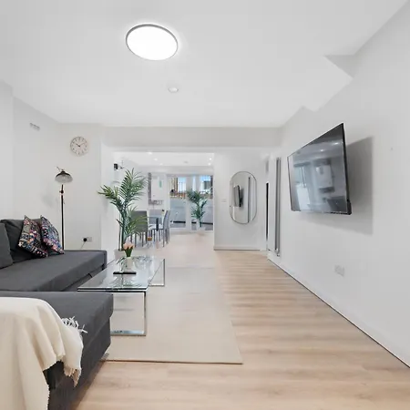 Apartment Flat In Dalston, London