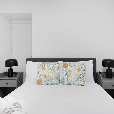 Flat In Dalston, London