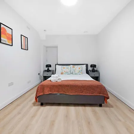 Flat In Dalston, Apartment *