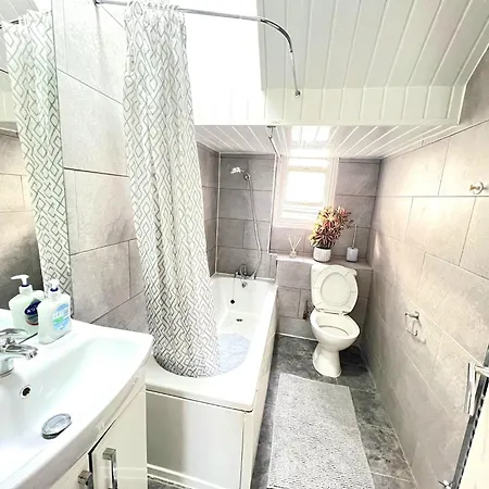 Apartment Comfortable 1-bedroom In The Heart Of *