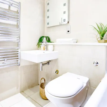 Beautiful Family Near Oxford Street * London