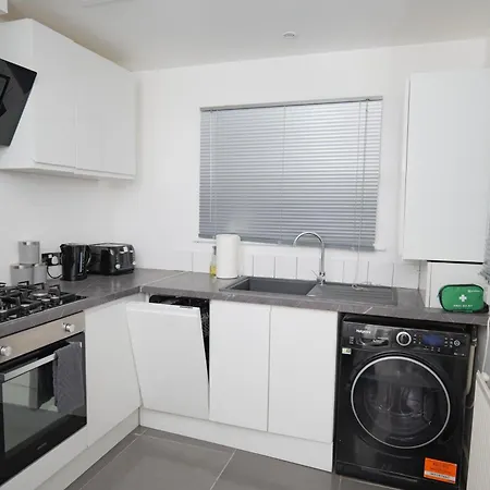 3 Br- King Size Bed, Netflix, Garden Free Parking * London
