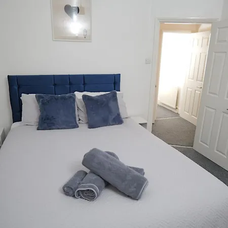 Apartment 3 Br- King Size Bed, Netflix, Garden Free Parking