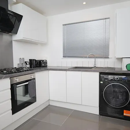 3 Br- King Size Bed, Netflix, Garden Free Parking Apartment London