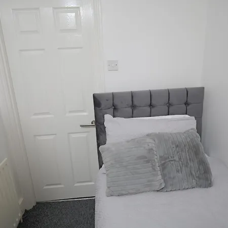 3 Br- King Size Bed, Netflix, Garden Free Parking