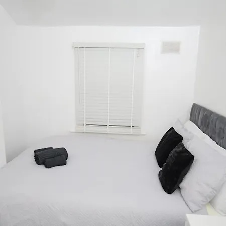 3 Br- King Size Bed, Netflix, Garden Free Parking *