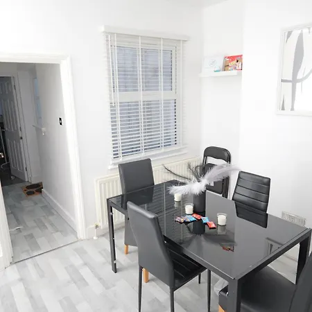 3 Br- King Size Bed, Netflix, Garden Free Parking London