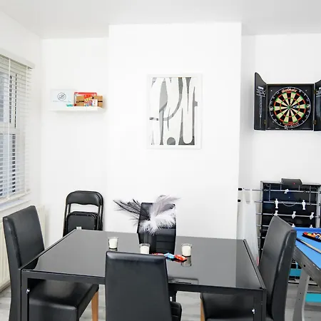 3 Br- King Size Bed, Netflix, Garden Free Parking Apartment *