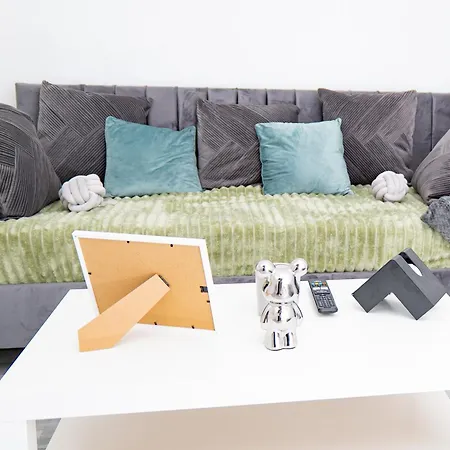 Apartment 3 Br- King Size Bed, Netflix, Garden Free Parking