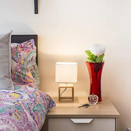 Private Homely Bedroom In Kensington R2 London