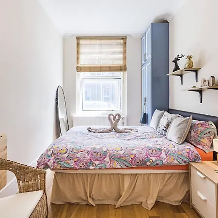 Private Homely Bedroom In Kensington R2 Apartment *