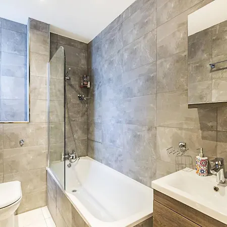 Apartment Private Homely Bedroom In Kensington R2 London