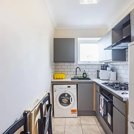 Private Homely Bedroom In Kensington R2 Apartment London