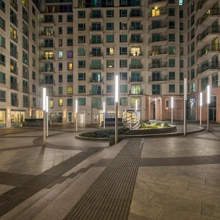 Stunning 1 Bed With Ac Next To Vauxhall Station Apartment *