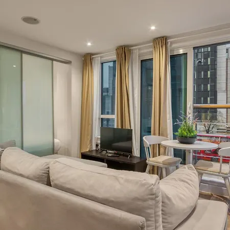 Stunning 1 Bed With Ac Next To Vauxhall Station London