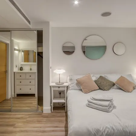 Stunning 1 Bed With Ac Next To Vauxhall Station London