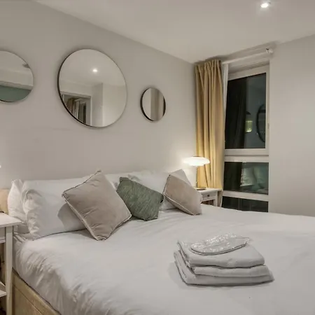 Stunning 1 Bed With Ac Next To Vauxhall Station * London