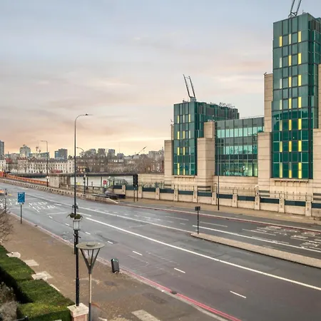 Stunning 1 Bed With Ac Next To Vauxhall Station London