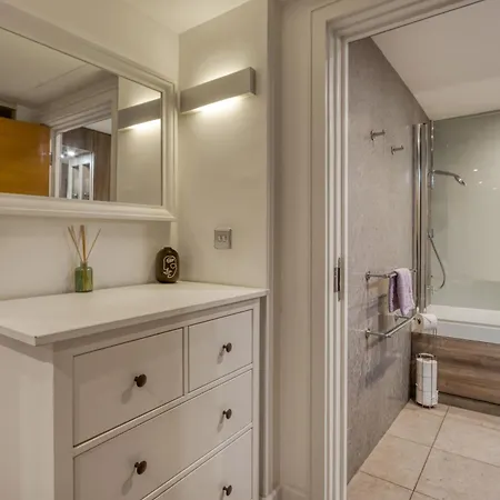 Stunning 1 Bed With Ac Next To Vauxhall Station