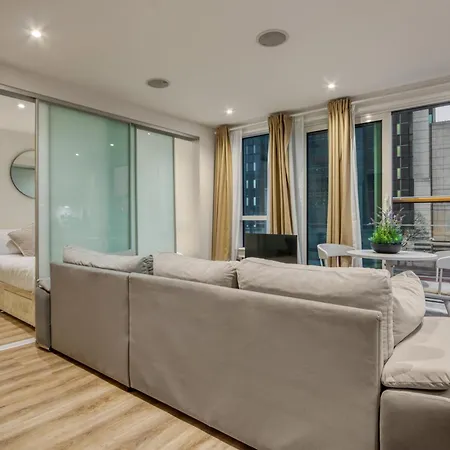 Stunning 1 Bed With Ac Next To Vauxhall Station Apartment *