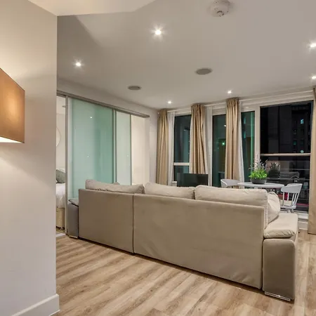 Stunning 1 Bed With Ac Next To Vauxhall Station Apartment