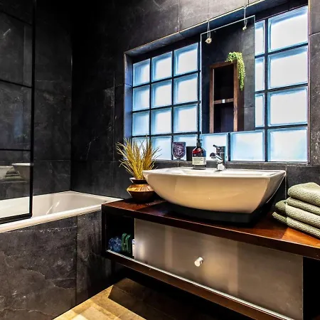 In Style At Olive 77 Book Your Trip Now Apartment *