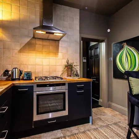 In Style At Olive 77 Book Your Trip Now Apartment Hanwell
