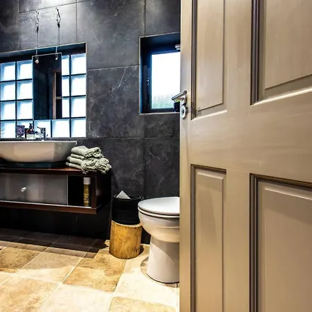 Apartment In Style At Olive 77 Book Your Trip Now Hanwell