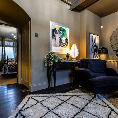 Apartment In Style At Olive 77 Book Your Trip Now Hanwell