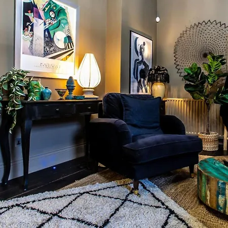 In Style At Olive 77 Book Your Trip Now Apartment *