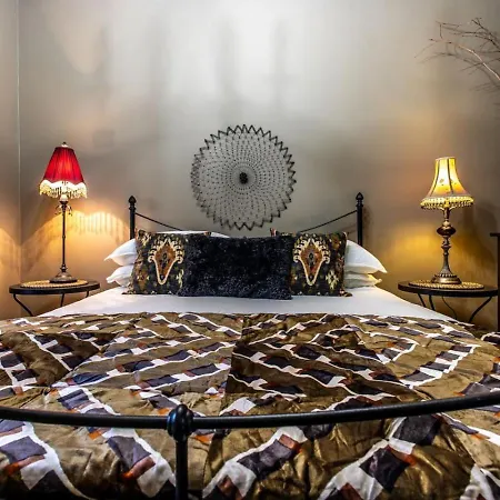 In Style At Olive 77 Book Your Trip Now Apartment Hanwell