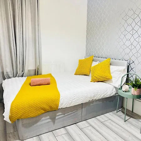Flat In Aldgate East, Apartment *