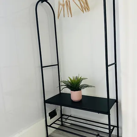 Apartment Flat In Aldgate East, London