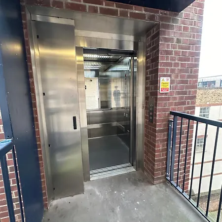 Flat In Aldgate East, London