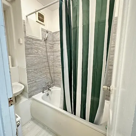 Flat In Aldgate East, Apartment *