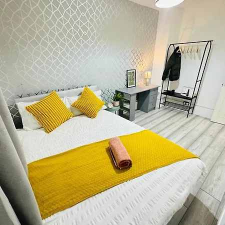 Flat In Aldgate East, London