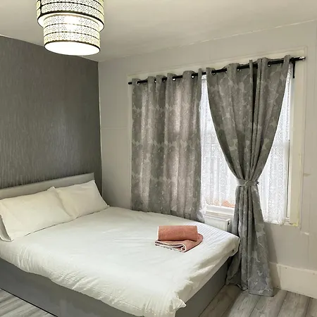 Flat In Aldgate East,