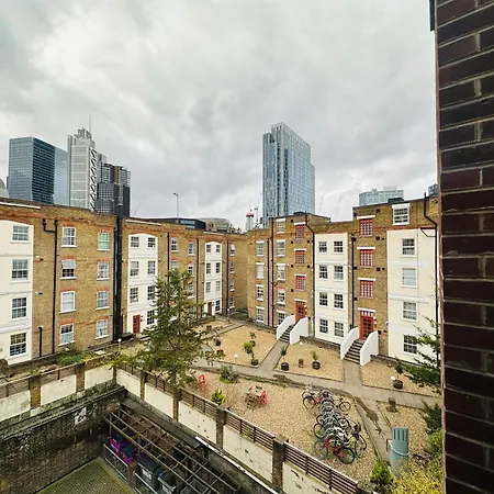 Flat In Aldgate East, Apartment