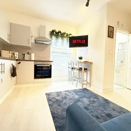 Apartment Abodess Near Wembley - 2bdr With Free Parking