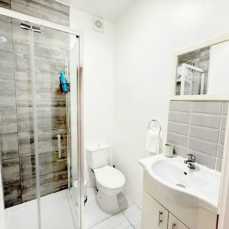 Abodess Near Wembley - 2bdr With Free Parking London