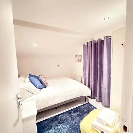 Abodess Near Wembley - 2bdr With Free Parking