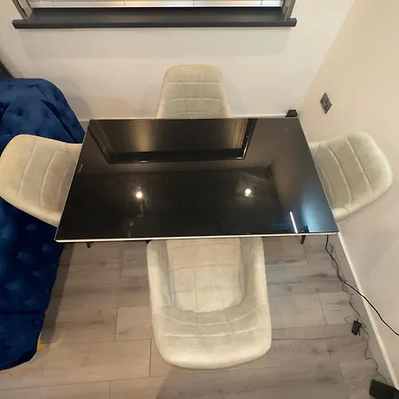 Apartment Luxxe House With Hot Tub And Pool Table