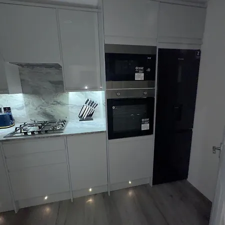 Apartment Luxxe House With Hot Tub And Pool Table *