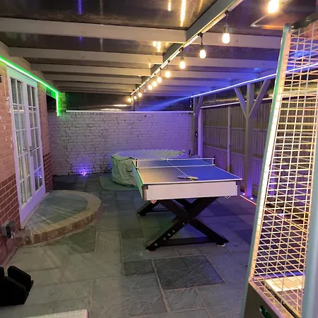 Luxxe House With Hot Tub And Pool Table Uxbridge
