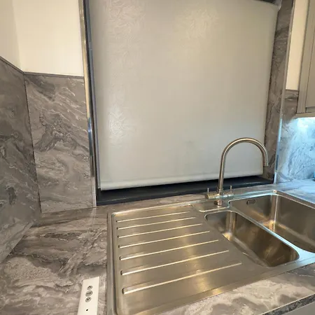 Apartment Luxxe House With Hot Tub And Pool Table Uxbridge