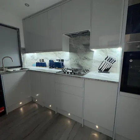 Luxxe House With Hot Tub And Pool Table * Uxbridge