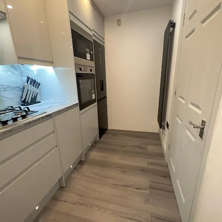 Apartment Luxxe House With Hot Tub And Pool Table